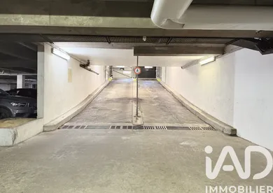 Parking in Paris (75019)