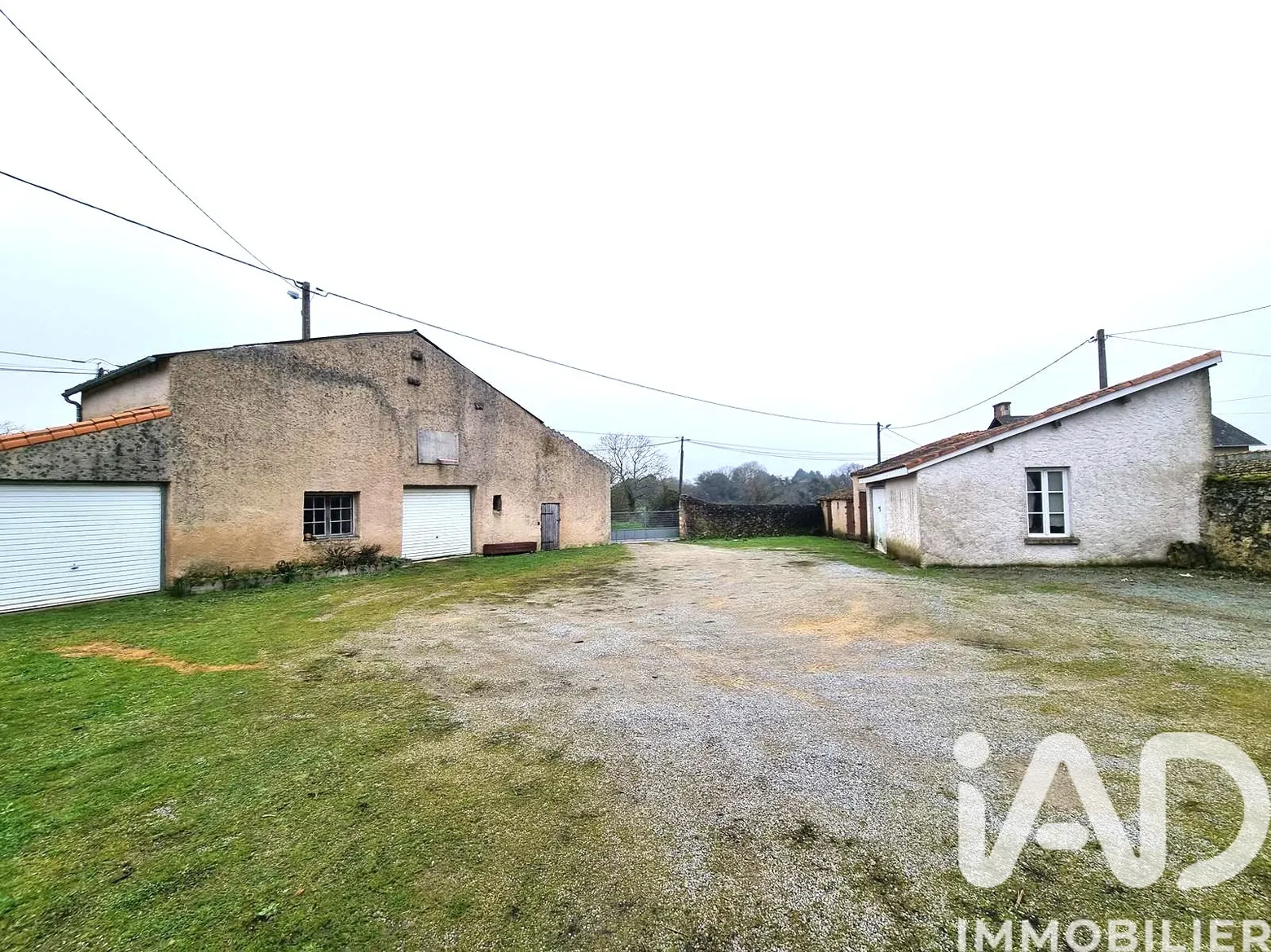 Vente maison à Thénezay (79390) : maison de village 9 pièces 224 m² — 2