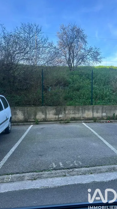 Parking in Marseille (13011)