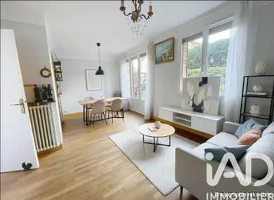 Maison à Villeneuve-le-Roi (94290)