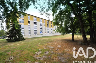 Apartment in Bruyères-le-Châtel (91680)