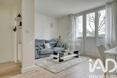 Apartment in Chatou (78400)