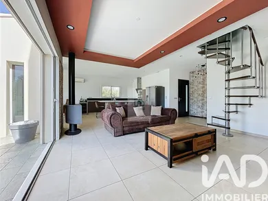 House in Rochefort-du-Gard (30650)