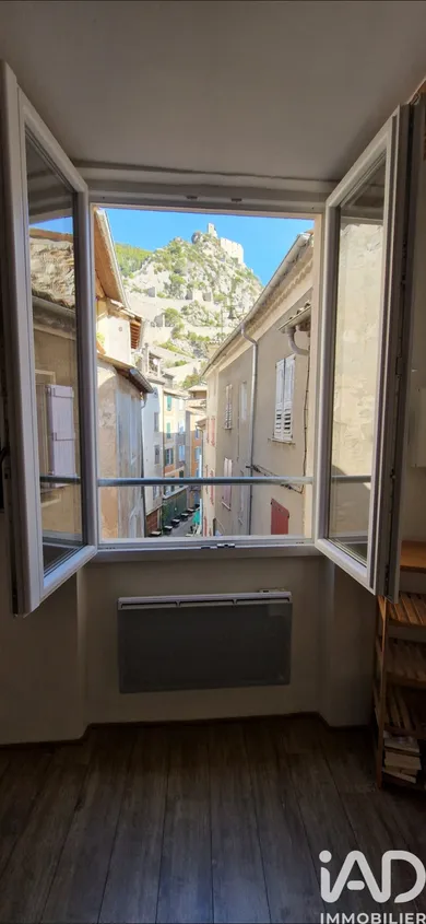 Apartment in Entrevaux (04320)