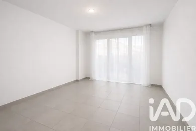 Apartment in Vitrolles (13127)