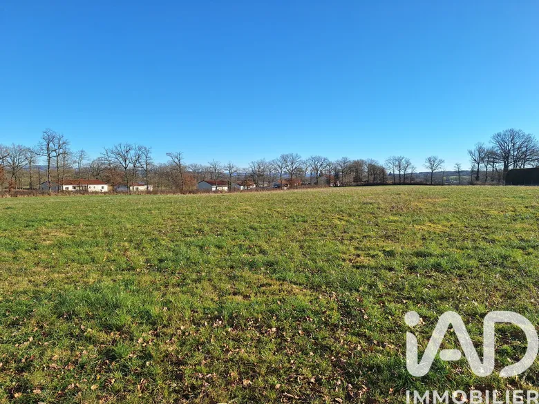 Terrain à bâtir à Ytrac (15130) · 45 000 €