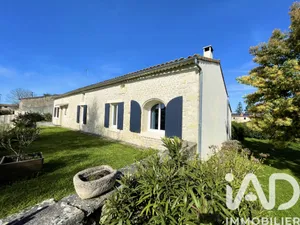 Village house in Blaignan-Prignac (33340)