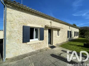 Village house in Blaignan-Prignac (33340)