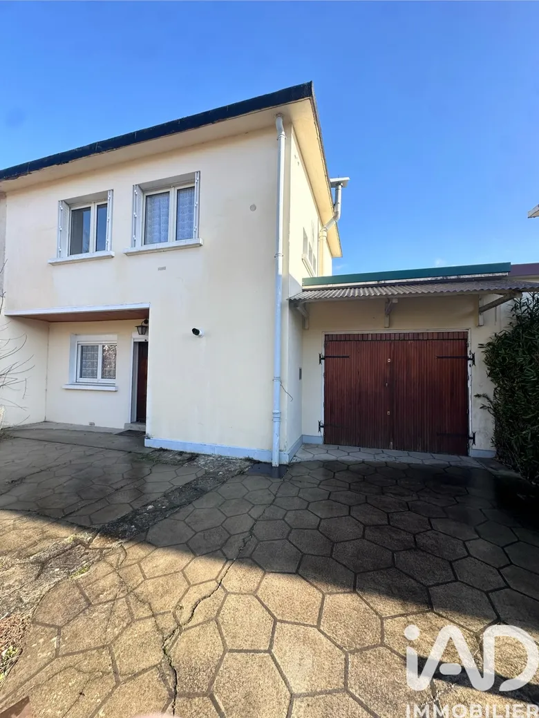 Maison 6 pièces 84 m² · à Sainte-Savine · 84 m² · 130 000 €