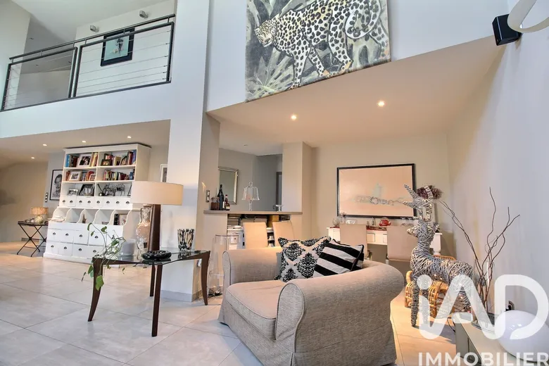 Appartement 6 pièces 216 m² · à Morières-lès-Avignon · 216 m² · 490 000 €