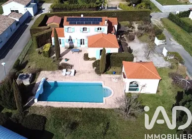 Traditional house in Cheminas (07300)