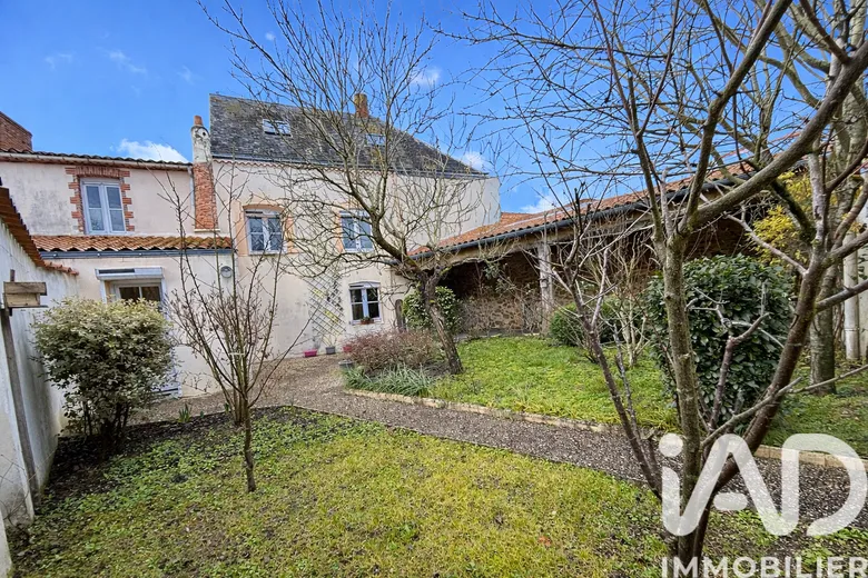 Maison 6 pièces 159 m² · à Le Poiré-sur-Vie · 158,8 m² · 299 500 €