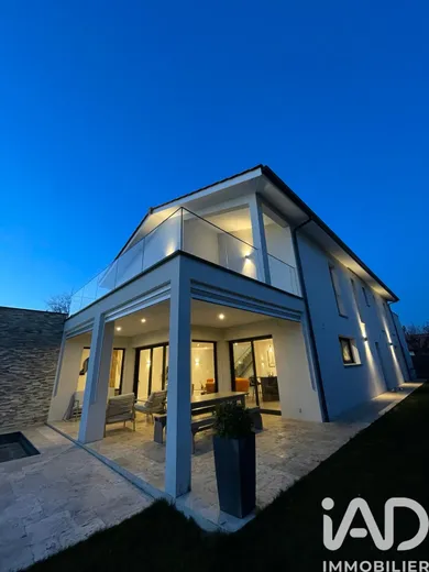 Architectural house in Ychoux (40160)