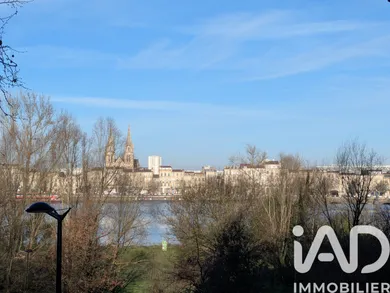 Apartment in Bordeaux (33100)