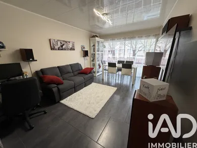 Apartment in Saintry-sur-Seine (91250)