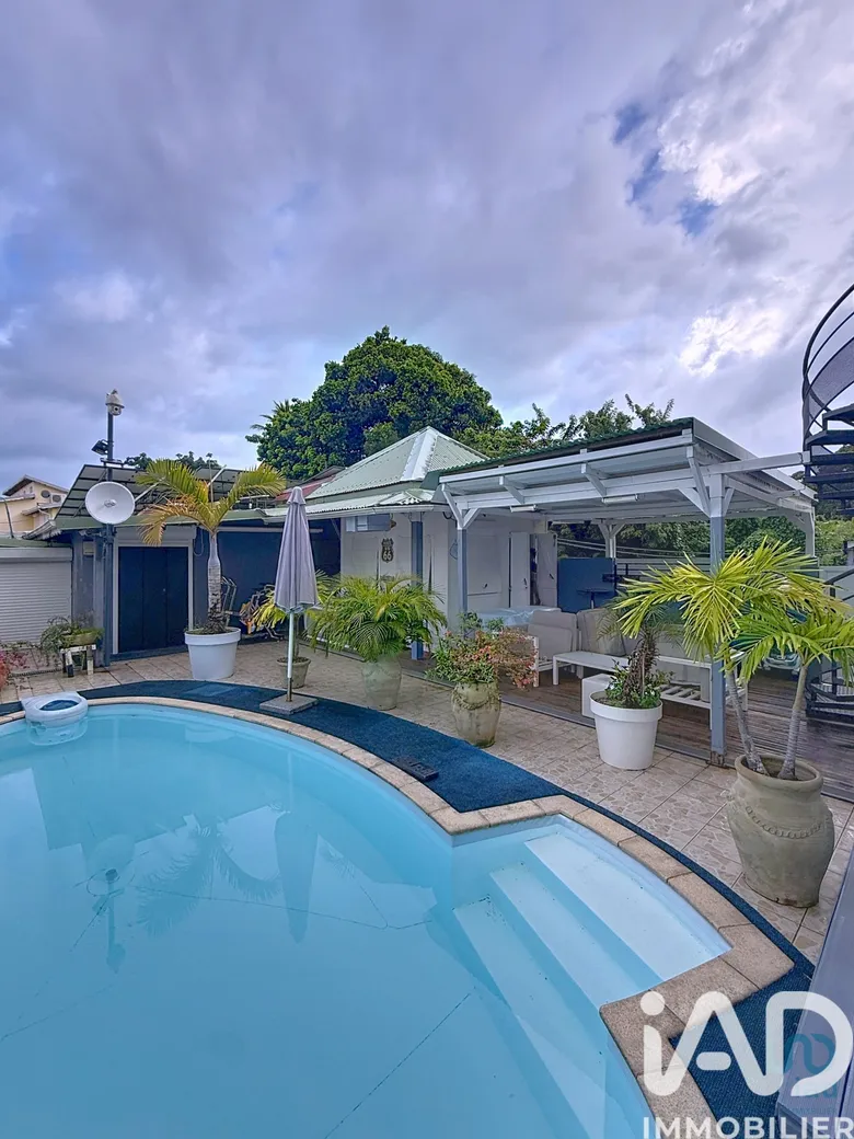 Maison 9 pièces 197 m² · à Petit-Bourg · 197 m² · 700 000 €