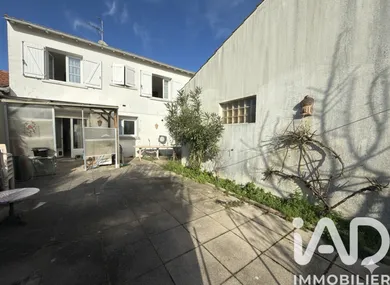 Townhouse in La Rochelle (17000)