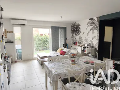 Apartment in Althen-des-Paluds (84210)