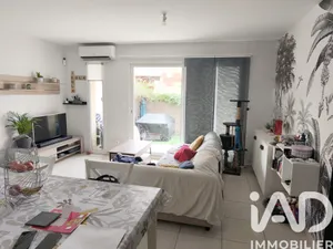 Apartment in Althen-des-Paluds (84210)