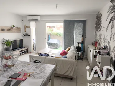 Apartment in Althen-des-Paluds (84210)