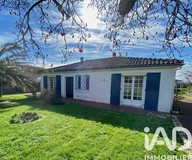 House in Vouharte (16330)