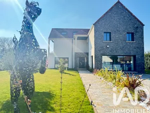 Architectural house in Bazainville (78550)