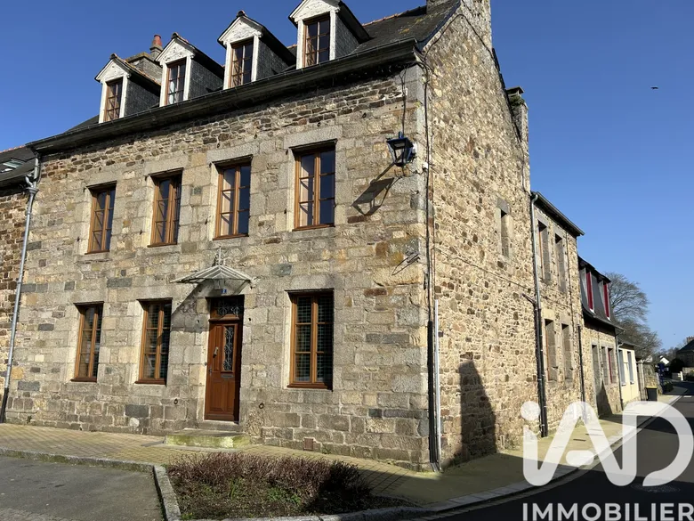 Maison 12 pièces 340 m² · à Lanvollon · 340 m² · 499 500 €
