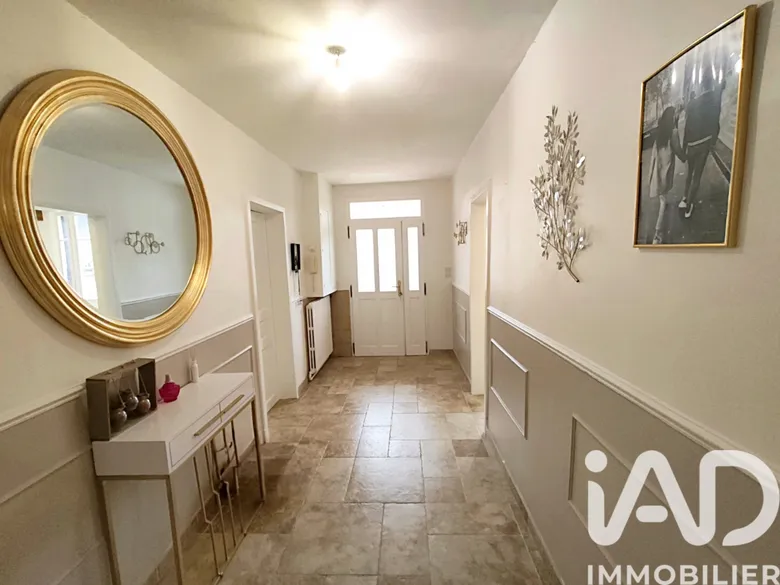 Maison 8 pièces 266 m² · à Villery · 266 m² · 268 000 €