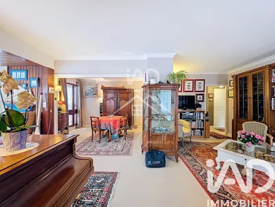 Apartment in Le Chesnay (78150)