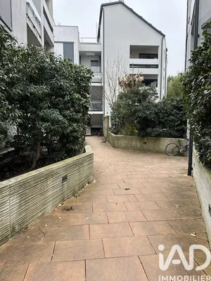 Apartment in Bordeaux (33100)