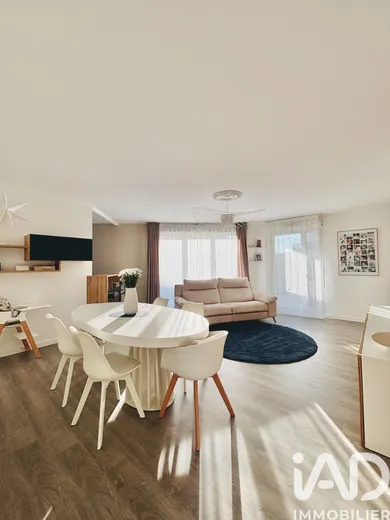 Apartment in Plaisir (78370)