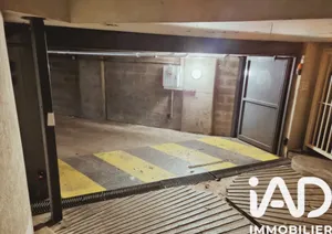 Parking in Paris (75010)