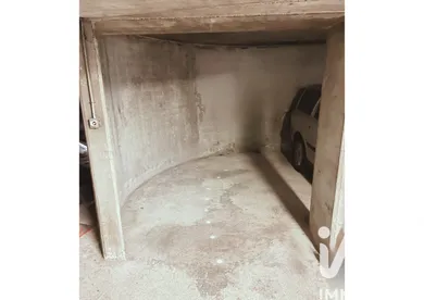 Parking à Paris (75010)