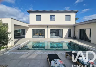 Architectural house in Saint-Geniès-de-Comolas (30150)