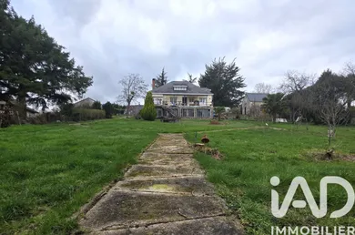 Traditional house in Luché-Pringé (72800)