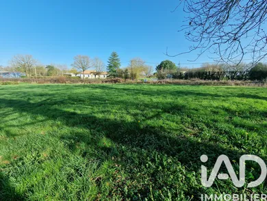 Terrain à bâtir à Voulmentin (79150)
