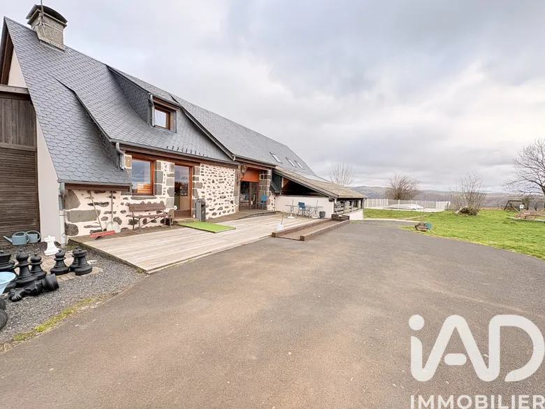 Maison 7 pièces 248 m² · à Saint-Martin-Valmeroux · 248 m² · 780 000 €