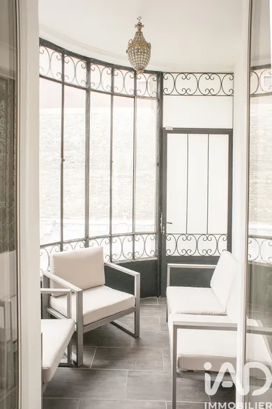 Apartment in Paris (75008)