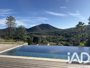 Maison d'architecte à Le Plan-de-la-Tour (83120)