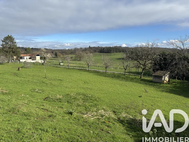 Terrain à bâtir à Saint-Jory-las-Bloux (24160) · 32 000 €