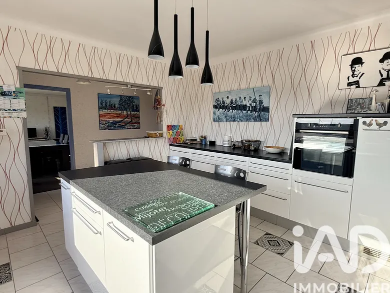 Maison 5 pièces 135 m² · à Ugny · 135 m² · 342 000 €