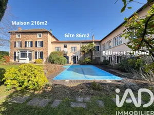 Domain in Saint-Étienne-des-Oullières (69460)