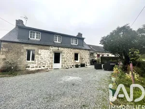 Traditional house in Plougonver (22810)