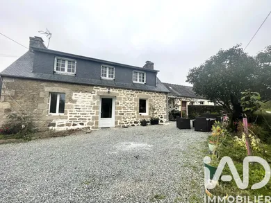 Traditional house in Plougonver (22810)