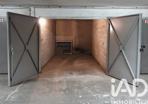 Parking à Paris (75018)