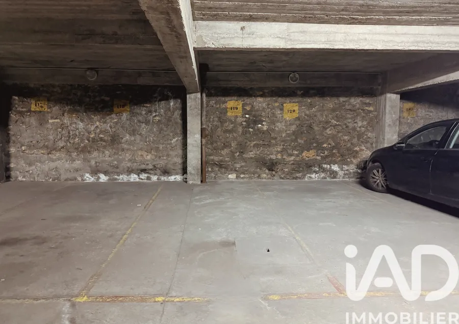 Parking à Paris (75018) photo 3