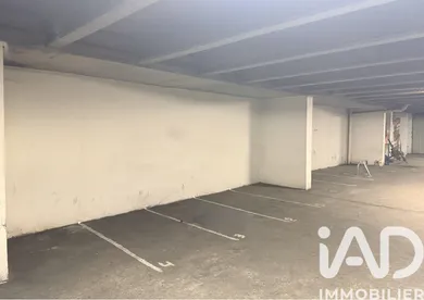 Parking à Paris (75018)