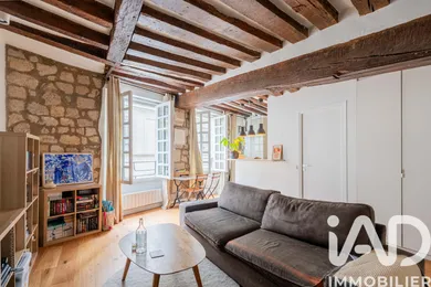 Apartment in Paris (75004)