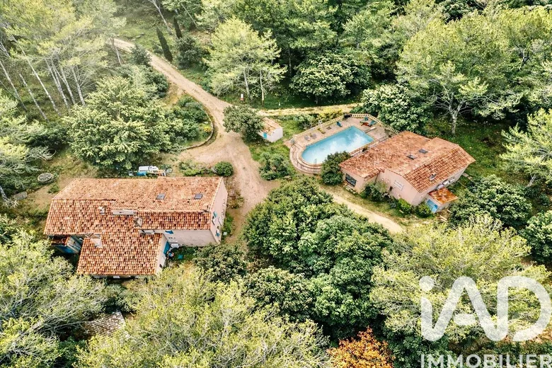 Maison 8 pièces 172 m² · à Grans · 172 m² · 1 990 000 €