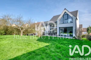 House in Jouy-en-Josas (78350)